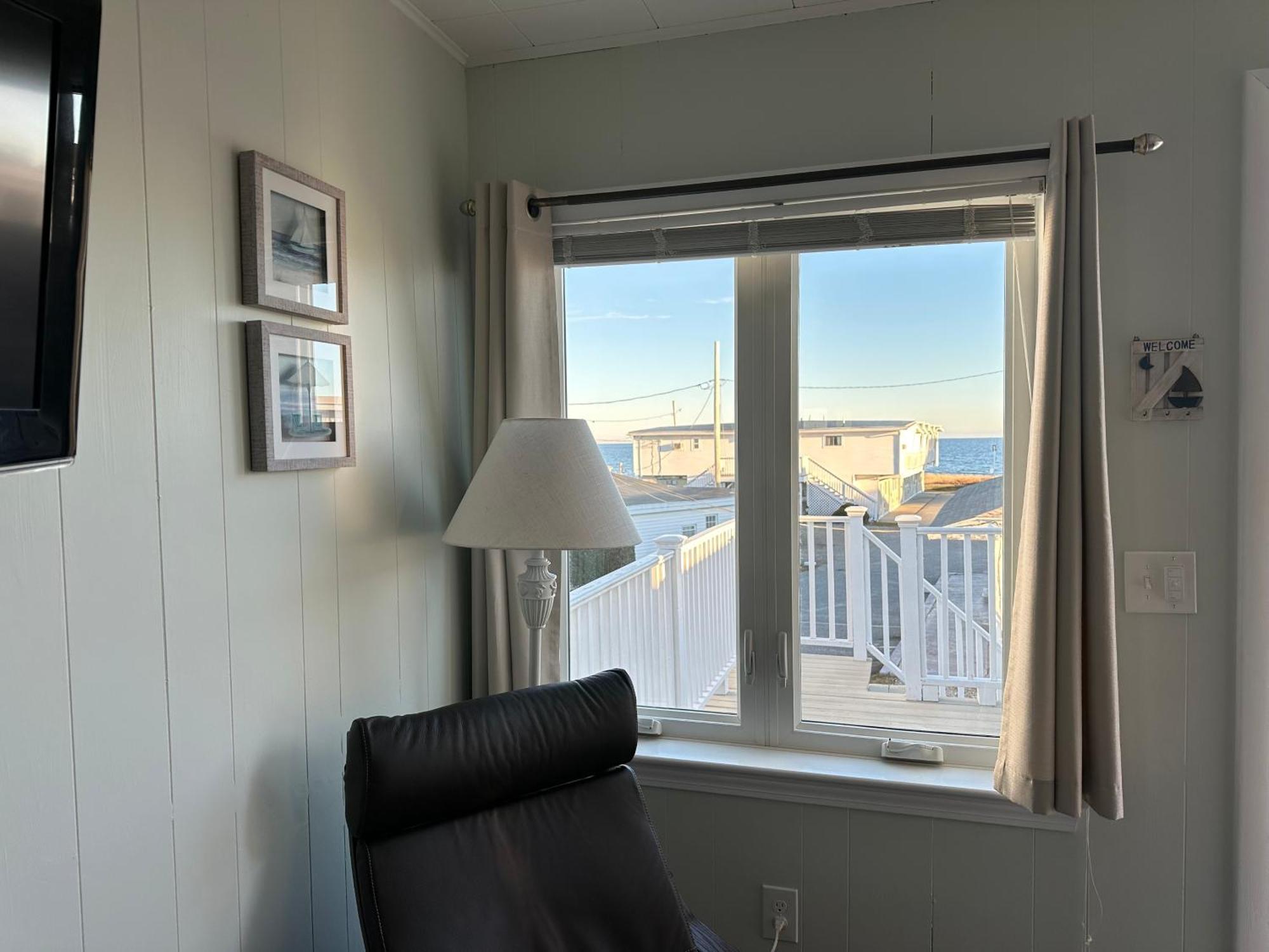Moontide Motel, Apartments, And