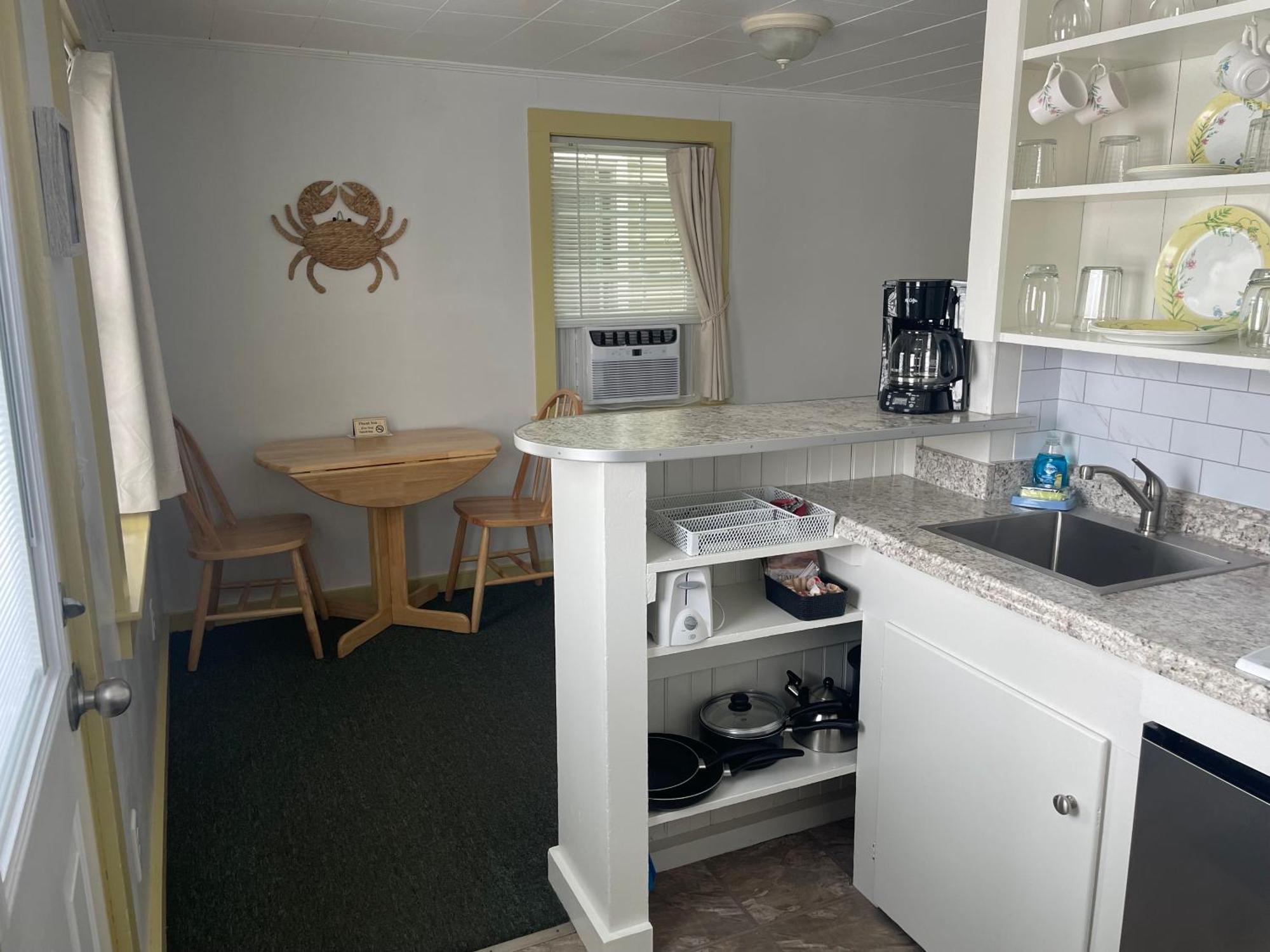 Moontide Motel, Apartments, And